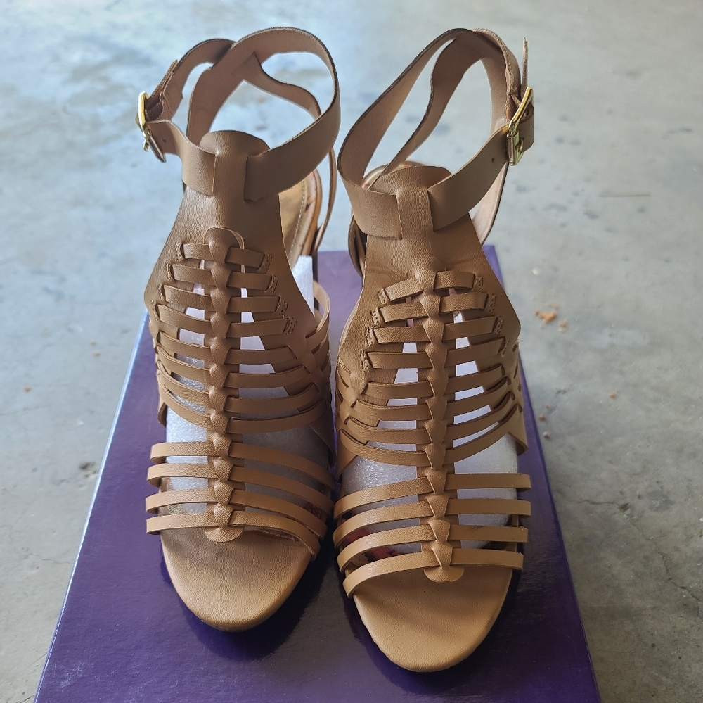 Elegant Tan Strappy Sandals